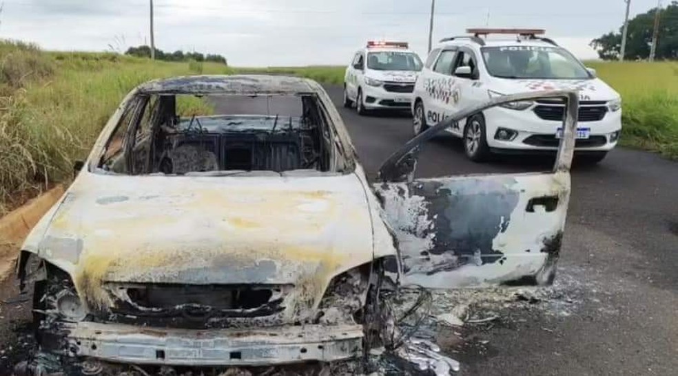 MINEIROS DO TIETÊ: MULHER É PRESA SUSPEITA DE MATAR NAMORADO E ATEAR FOGO EM CARRO COM CORPO DENTRO