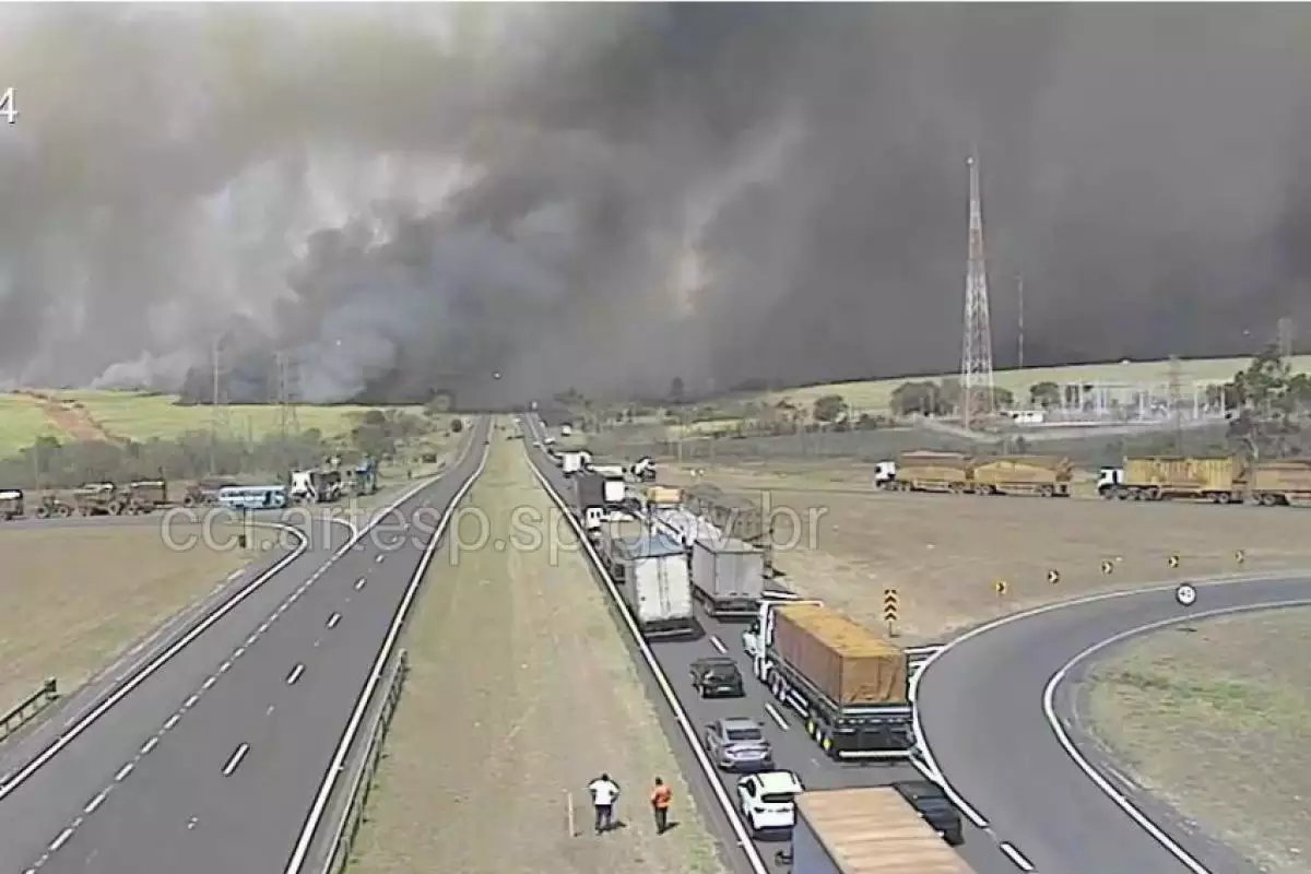 EM CHAMAS: INCÊNDIOS DE GRANDE PORTE ATINGEM BAURU E REGIÃO NESTA QUINTA.