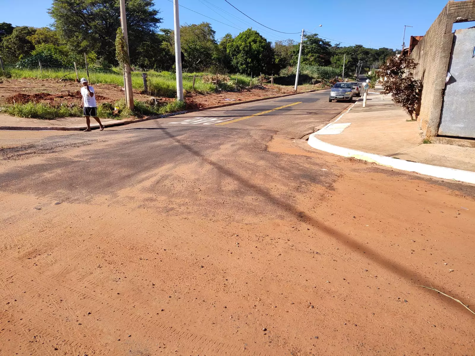 BAURU: ASFALTO NOVO E CHEIO DE RETALHOS GERA QUEIXAS EM BAIRRO DO MUNICÍPIO.