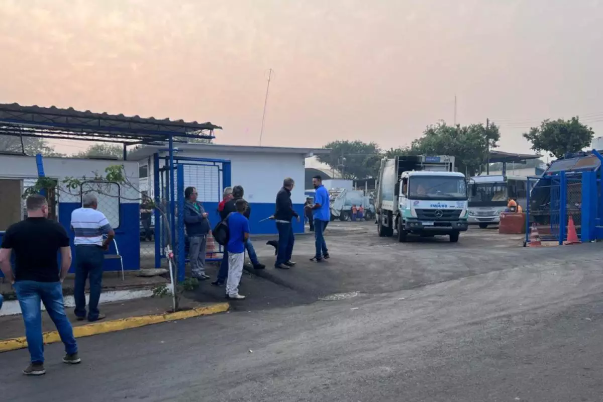 BAURU :SEM CARTEIRA ASSINADA, TERCEIRIZADOS NÃO SAEM PARA COLETAR LIXO.